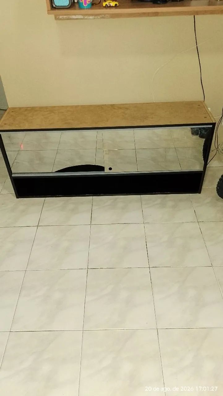 Armário de cozinha com vidro espelhado
