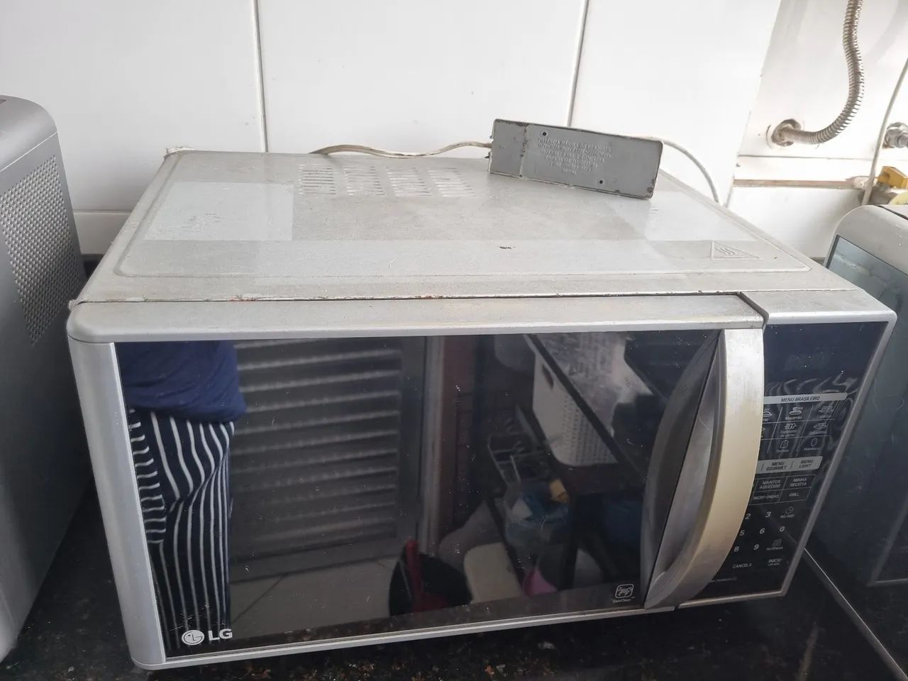 Microondas LG 30L   MOD.MH7053R