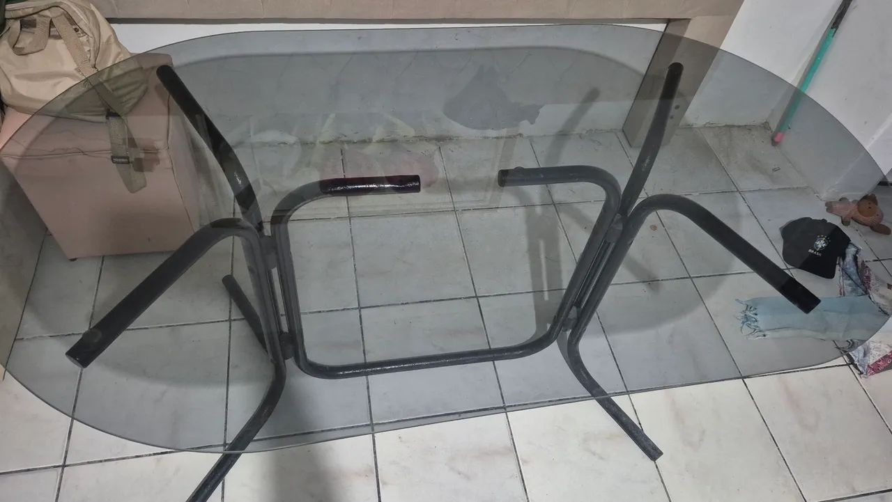 Vendo mesa de vidro com 6 cadeiras  - Foto 2
