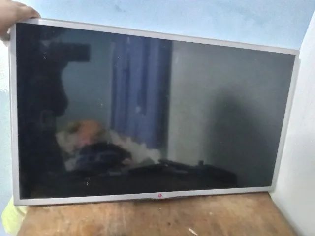 SMART TV LG 32 com defeito 