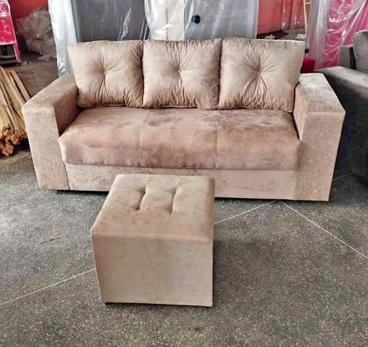SOFÁ 3 LUGARES + PUFF