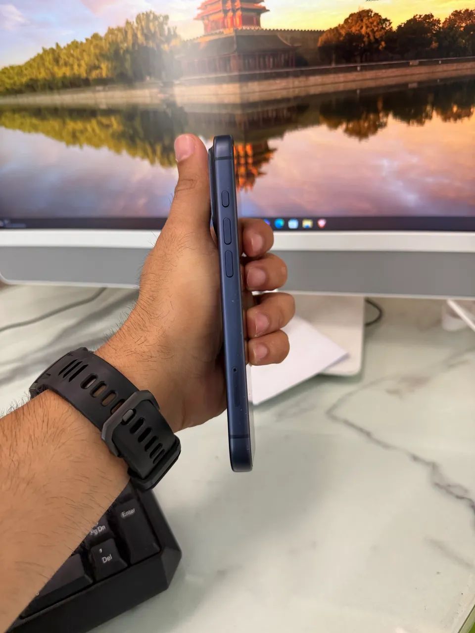 iPhone 17 pro 256 azul  - Foto 3