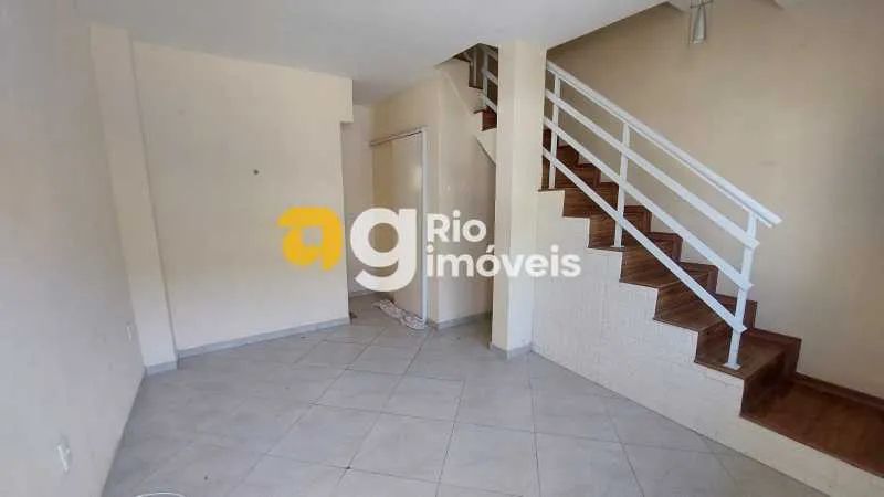 Casa em Condomínio : Duplex / Residencial / Praça Seca