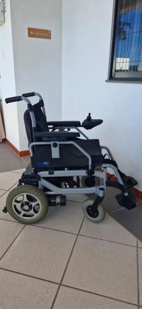 Cadeira de rodas motorizada
