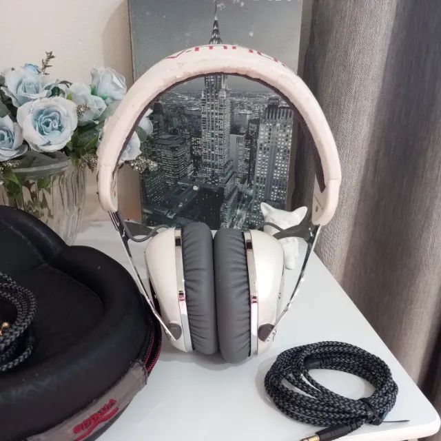 Headphone DJ profissional v-moda crossfade lp1 white pearl impecável com case e acessórios - Foto 3