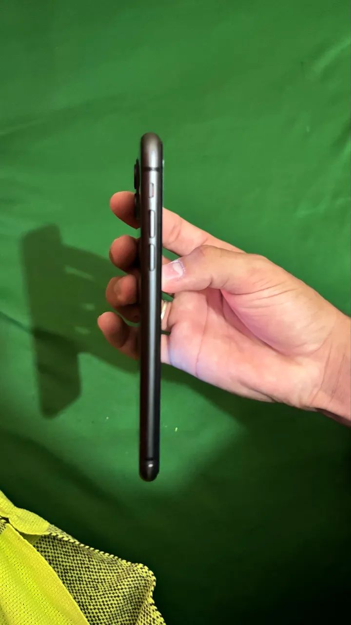 Vende-se celular iPhone 11 - Foto 4