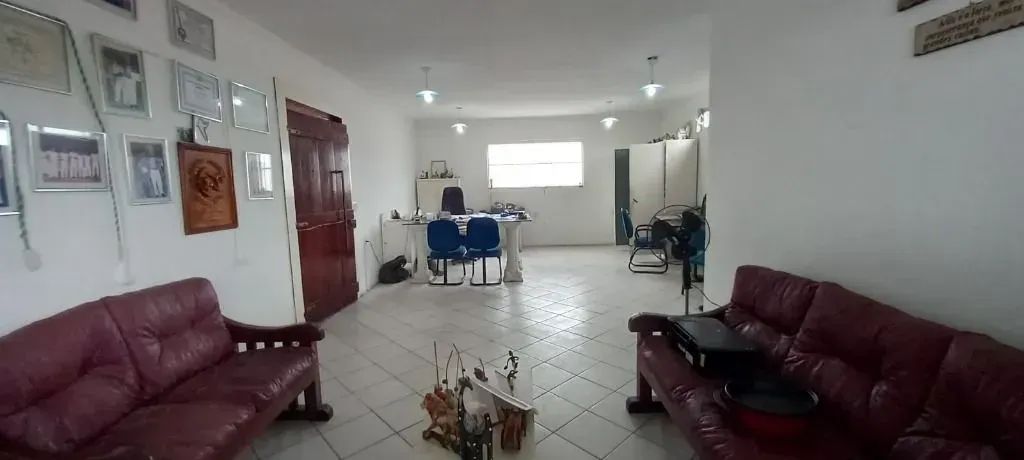 Galpão Comercial com 900 m² no Centro | 700 m² Cobertos + Escritórios - Foto 2