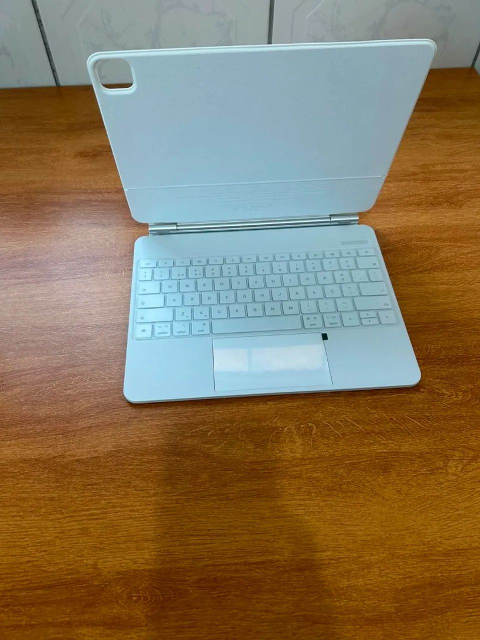 ? Capa Teclado Magnética para iPad 13 - Bluetooth com Trackpad - Foto 4