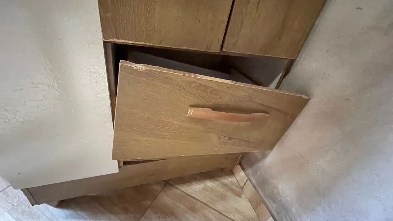 Guarda roupa de solteiro 