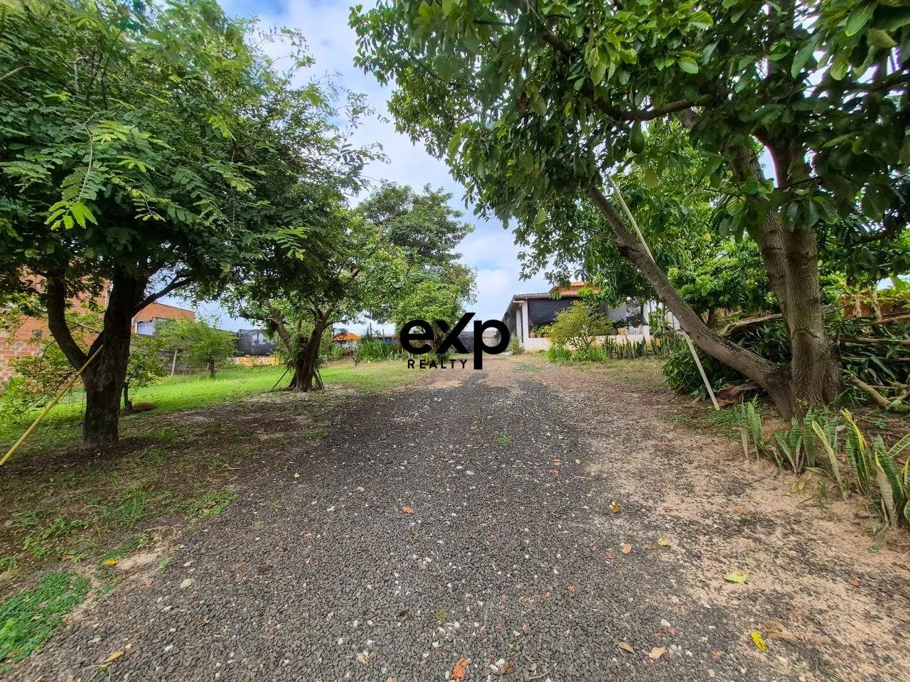 Chácara com 1.250 m² de terreno à venda no bairro Serrote