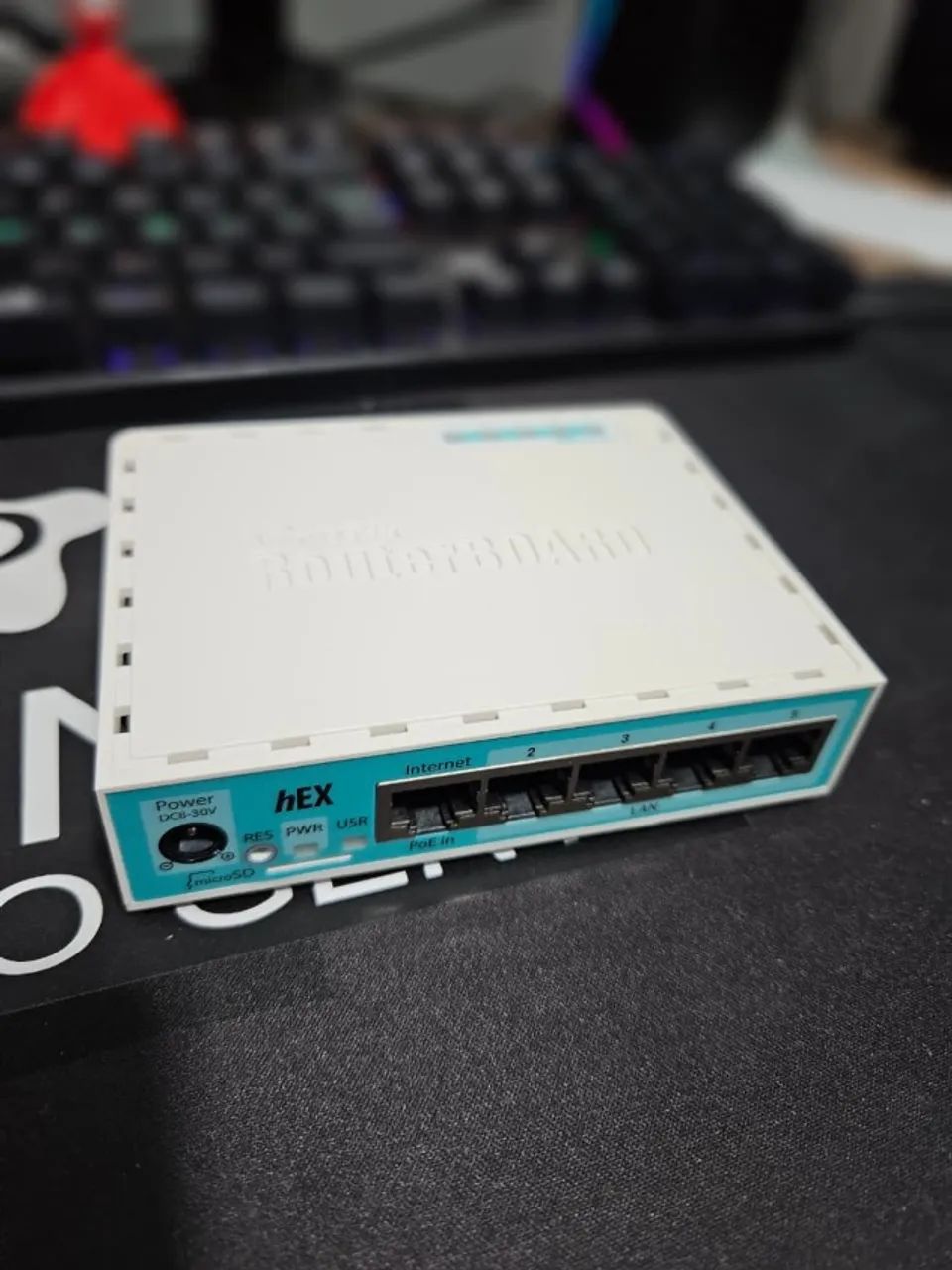 MikroTik RB750Gr3  - Foto 4