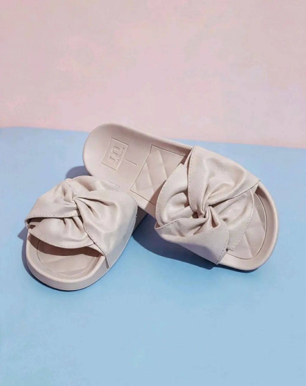 Chinelo slide moleca bege  - Foto 3