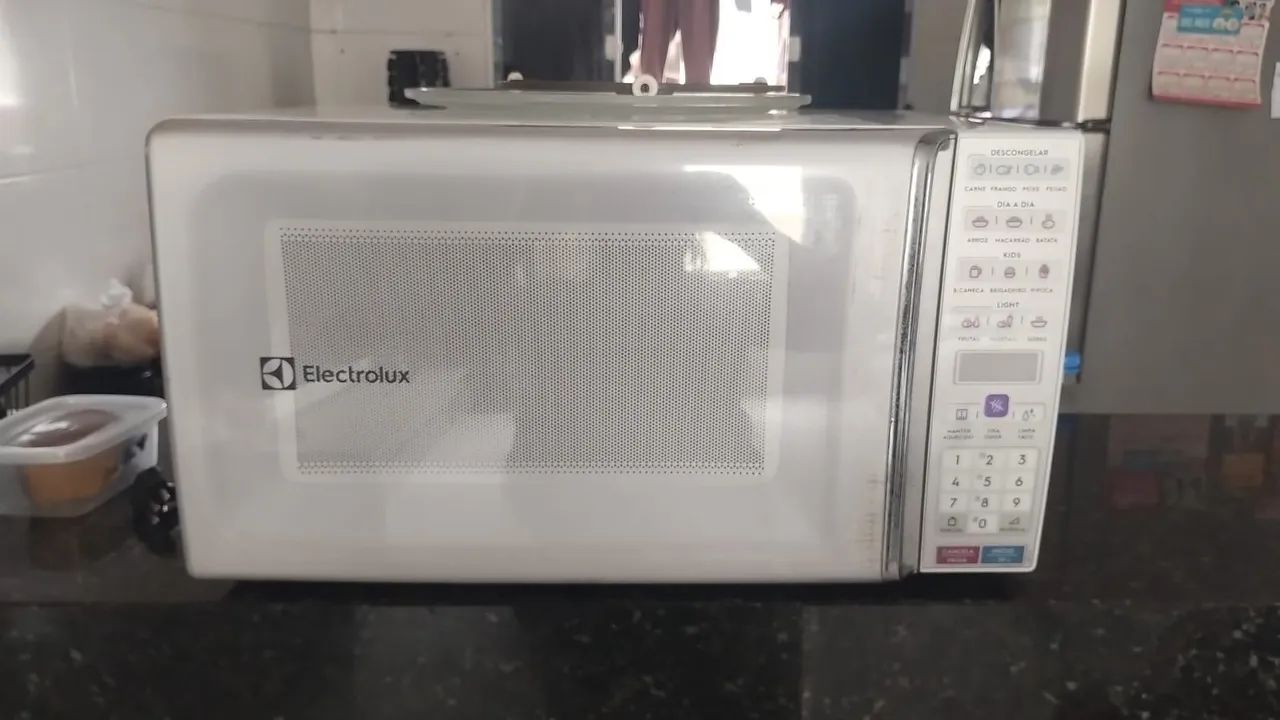 Microondas Eletrolux 34 litros  - Foto 4