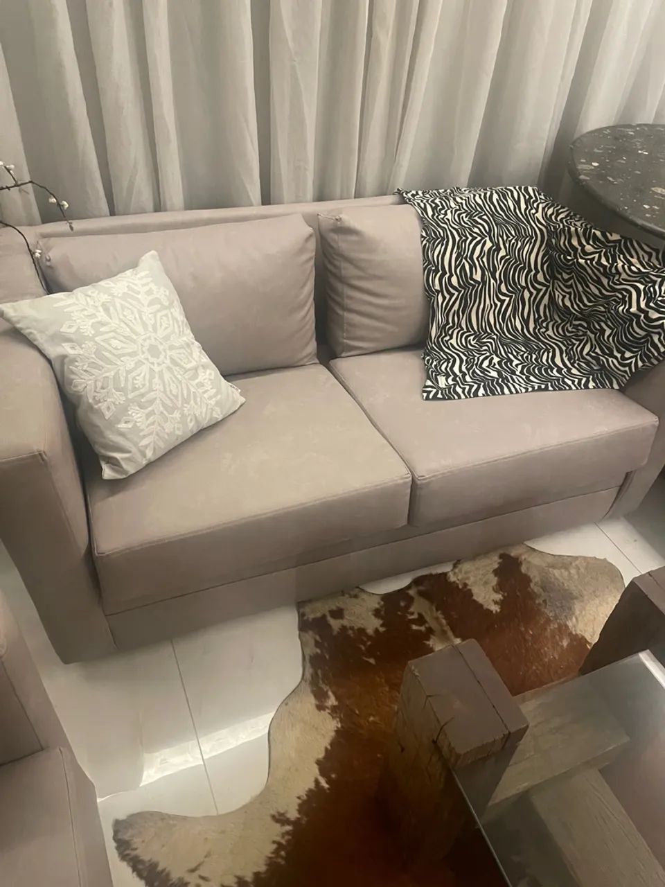 SOFÁ EM CORINO CINZA  - Foto 3