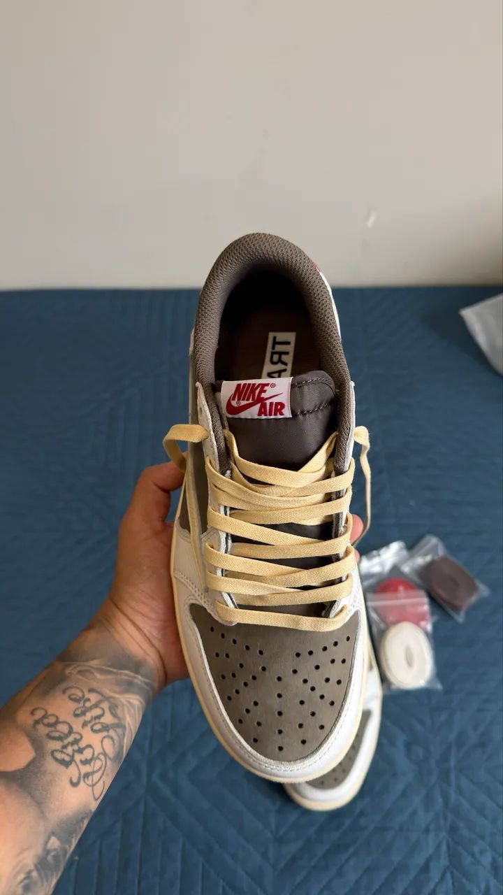 AIR JORDAN 1 TRAVIS SCOTT - Foto 2