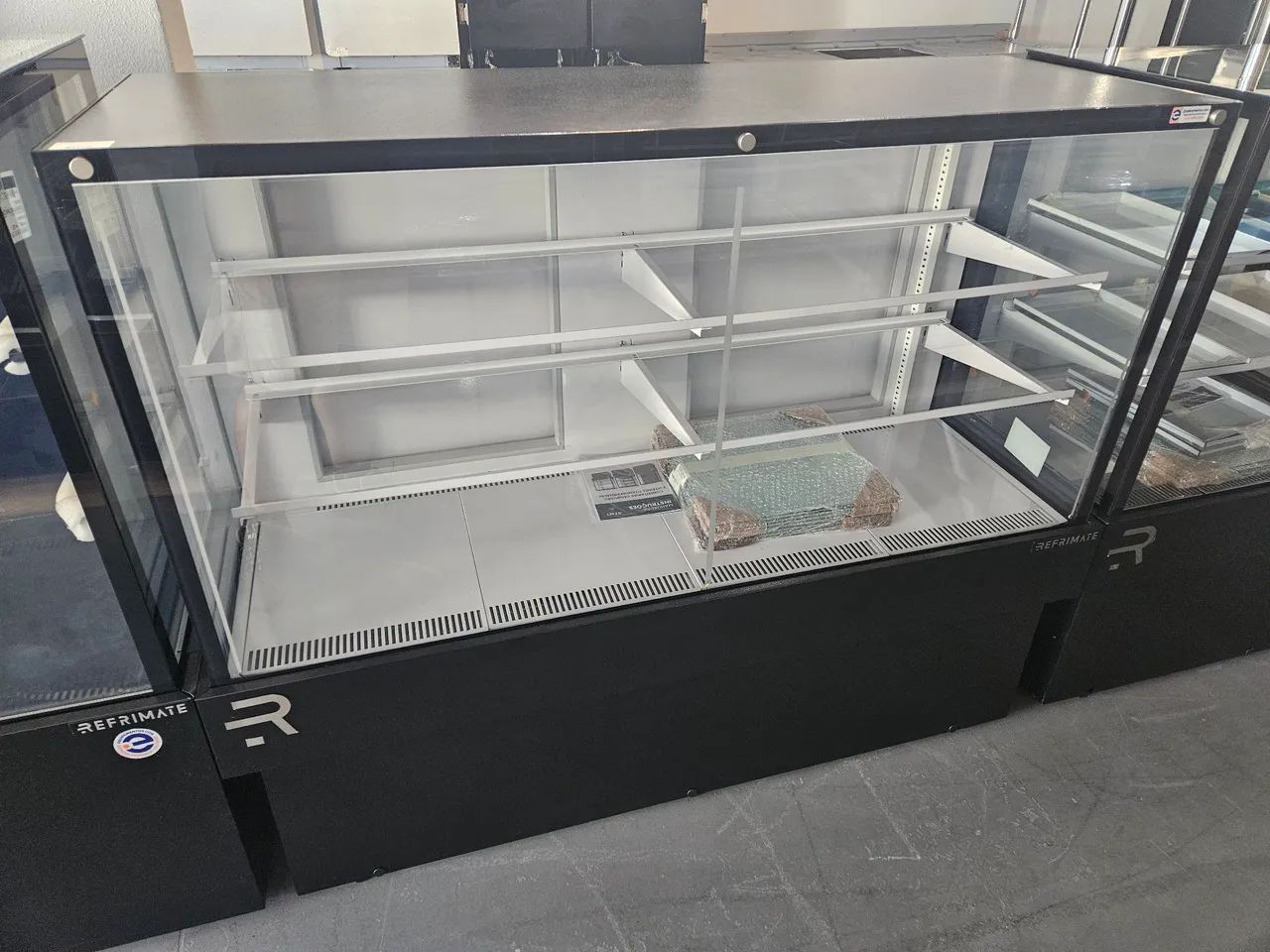 vitrine refrigerada ar forçado 1,45m para padaria - a pronta entrega 