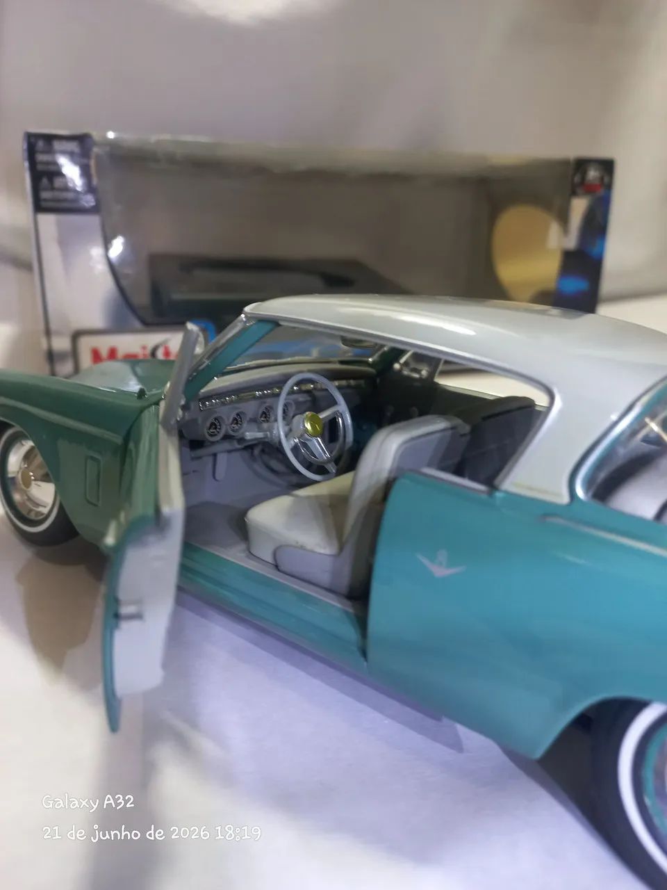 Carrinho studbaker starliner 1955 Scala 1/18 maisto  - Foto 5