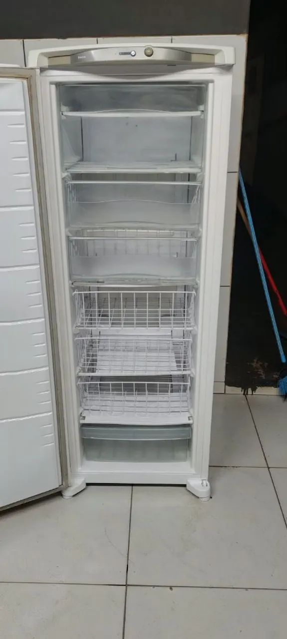 Vende um freezer vertical 