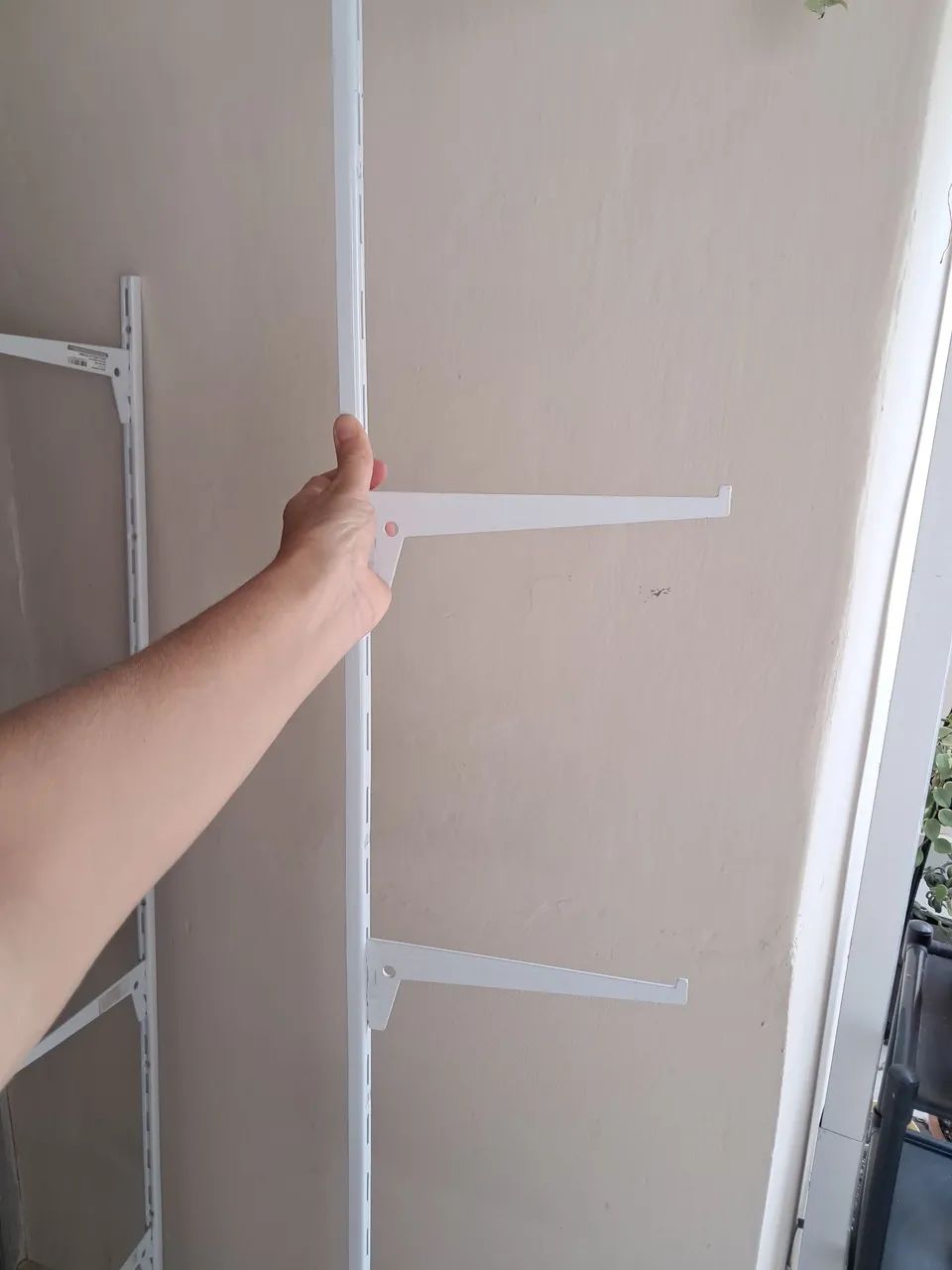 Prateleira ajustável com trilho e 4 bases - Foto 4