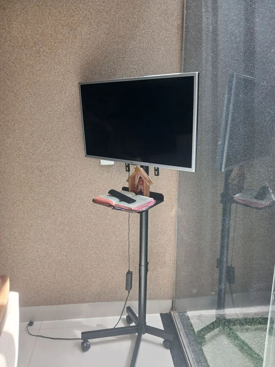 Tv  32 pol com o suporte  tree pe - Foto 3