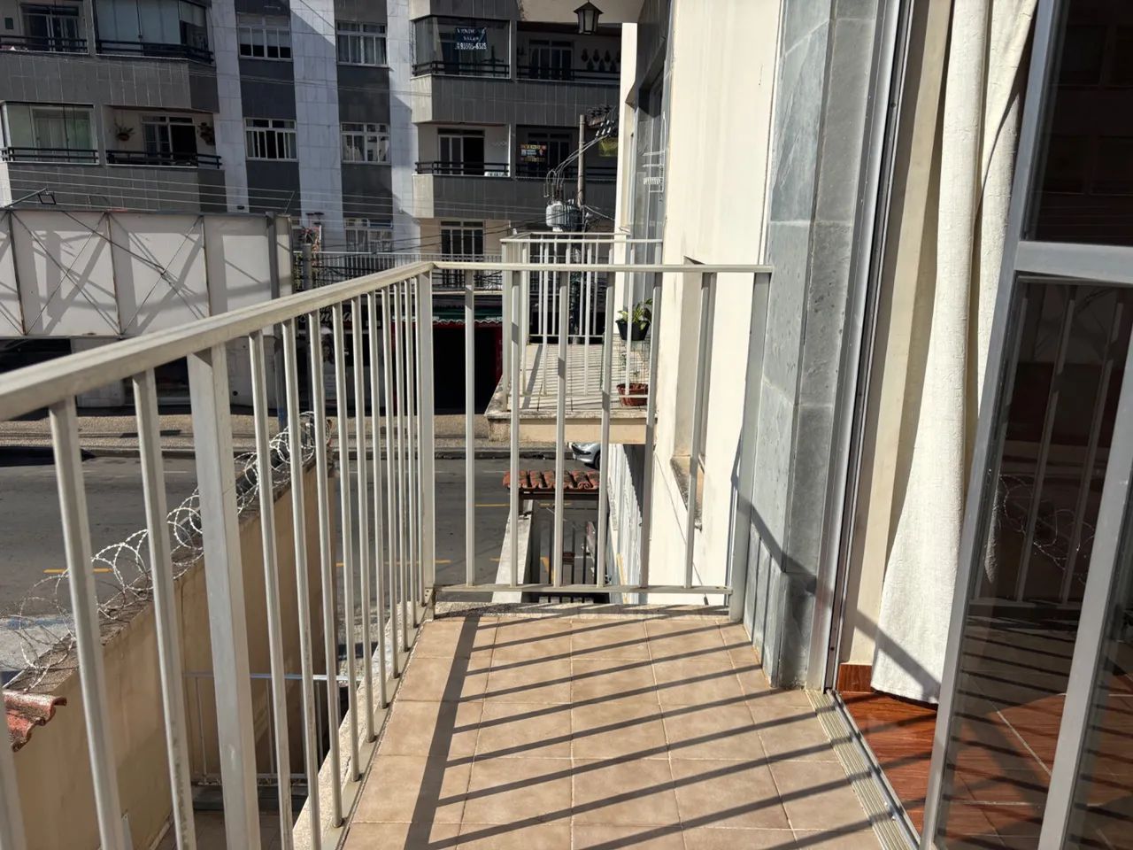 Apartamento mobiliado com varanda para locação - Foto 3