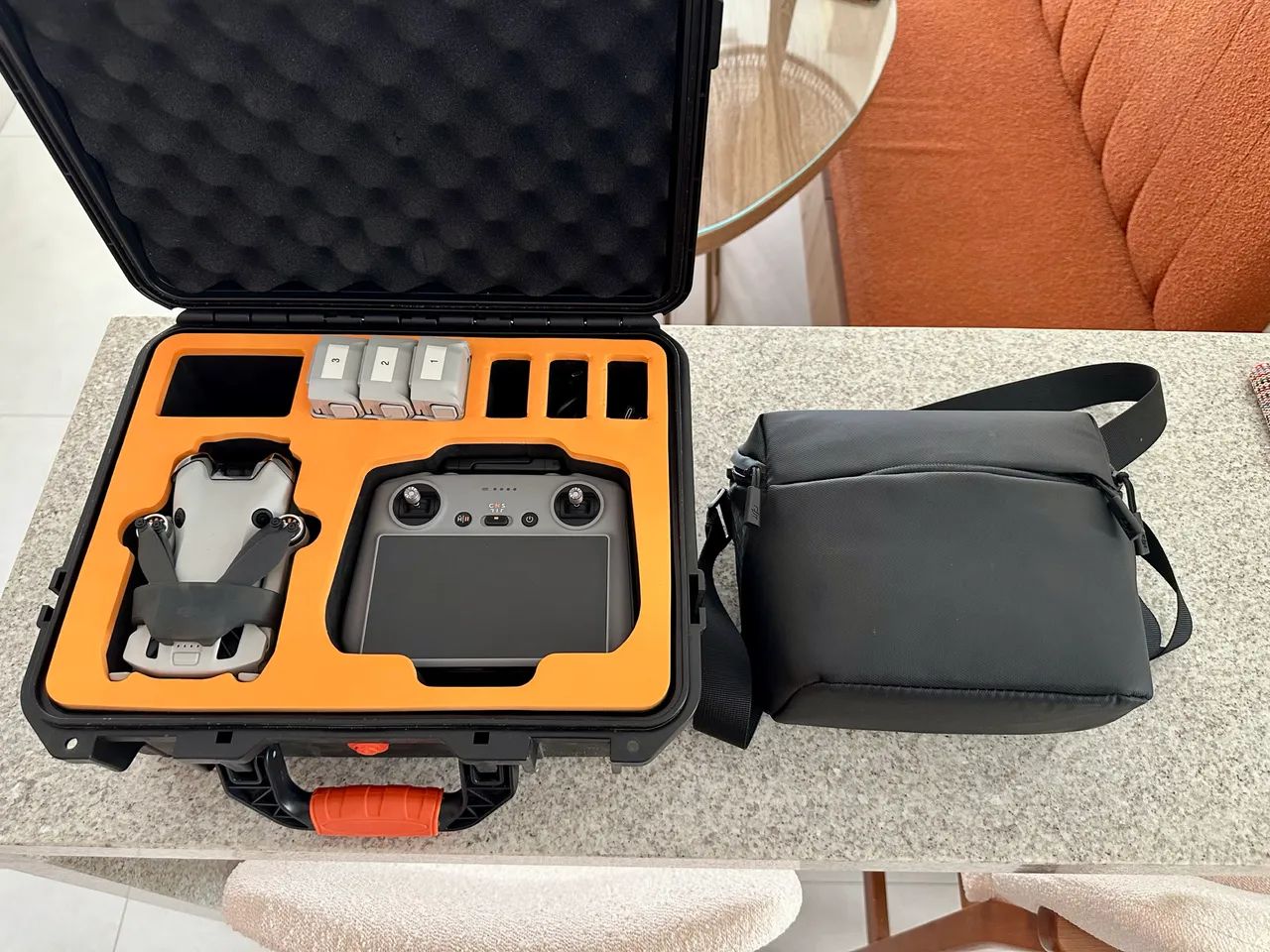 DJI Mini 4 Pro Fly More Combo Plus - Foto 2