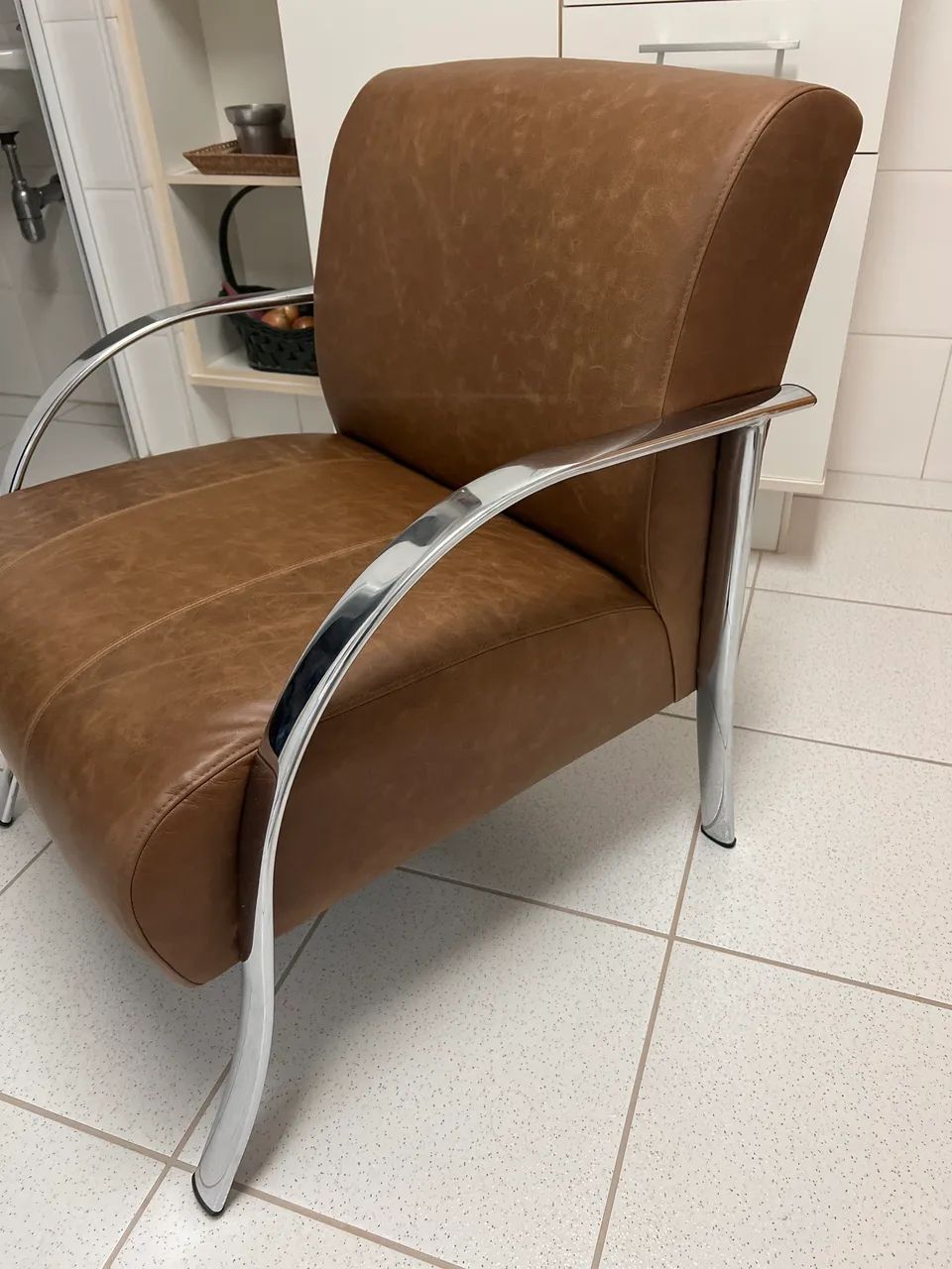 Poltrona em couro sem uso  - Foto 2