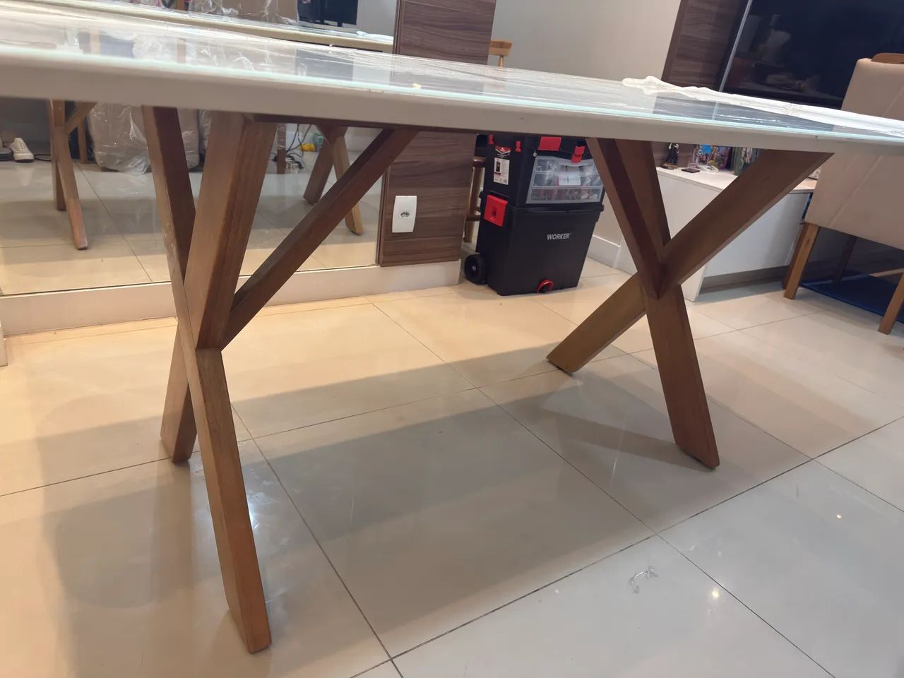 Mesa de jantar 1:80 por 90 com 4 cadeiras