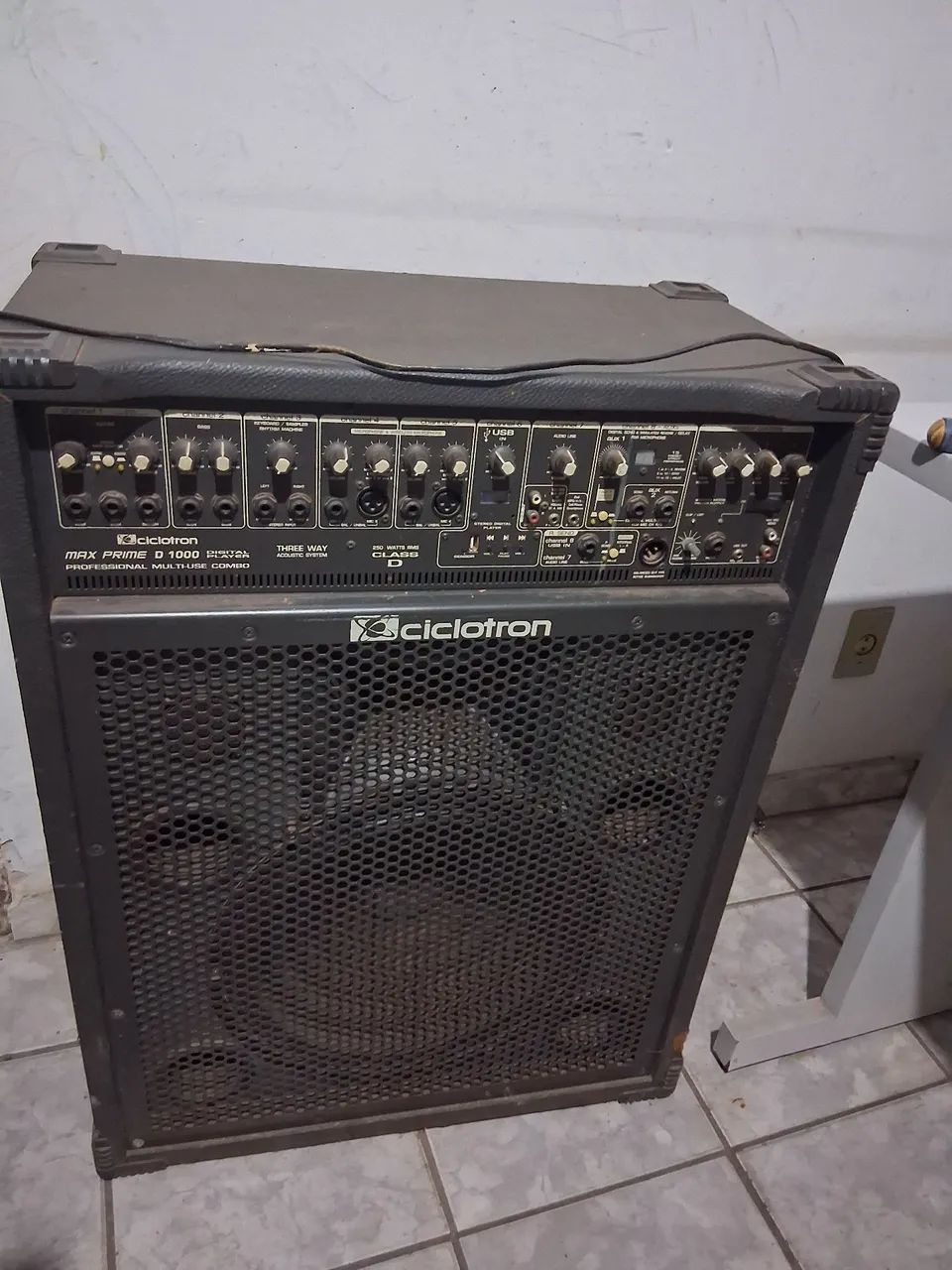 Caixa de som amplificada 