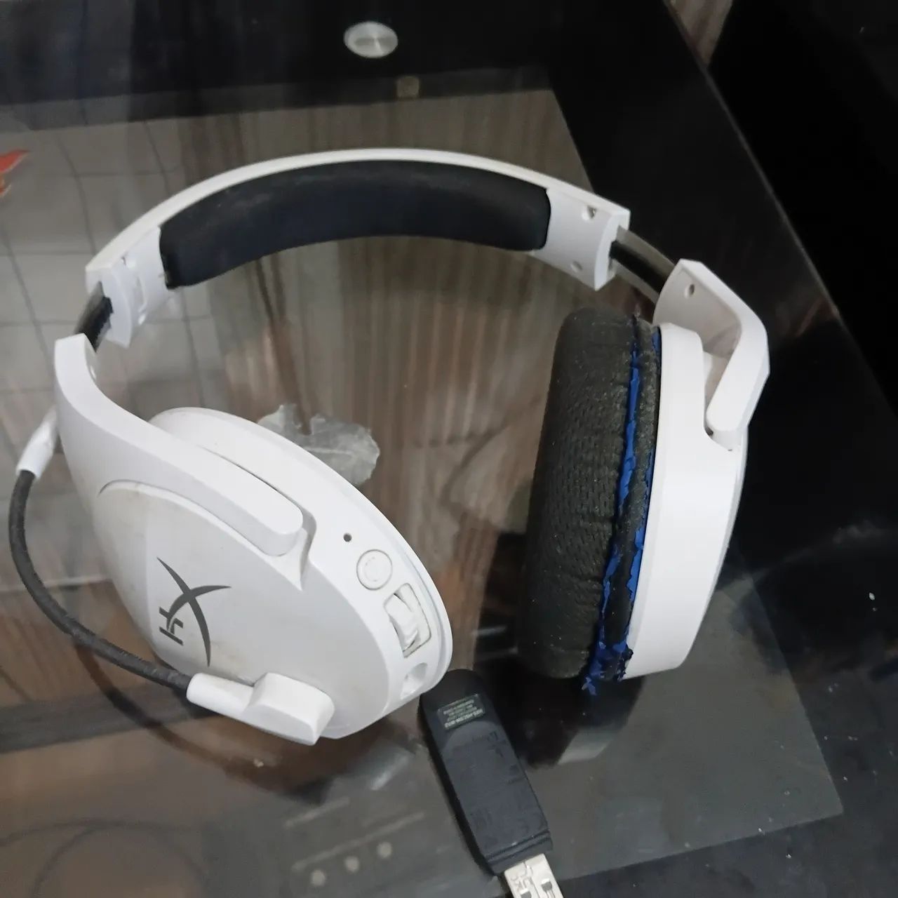 Fone sem fio - Hyper X - Sem espuma direita.