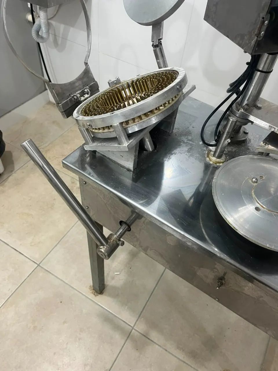 Encapsuladora Cápsulas tamanho 0 e 00 Semi Nova Pronta para o Uso - Foto 4