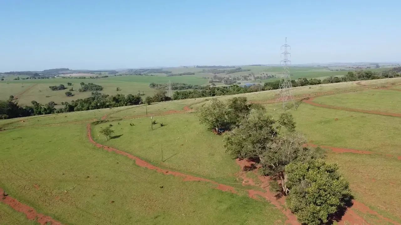 OPORTUNIDADE COM ÓTIMO PREÇO- SITIO EM PIRAJU- DIVISA COM A REPRESA - Foto 4