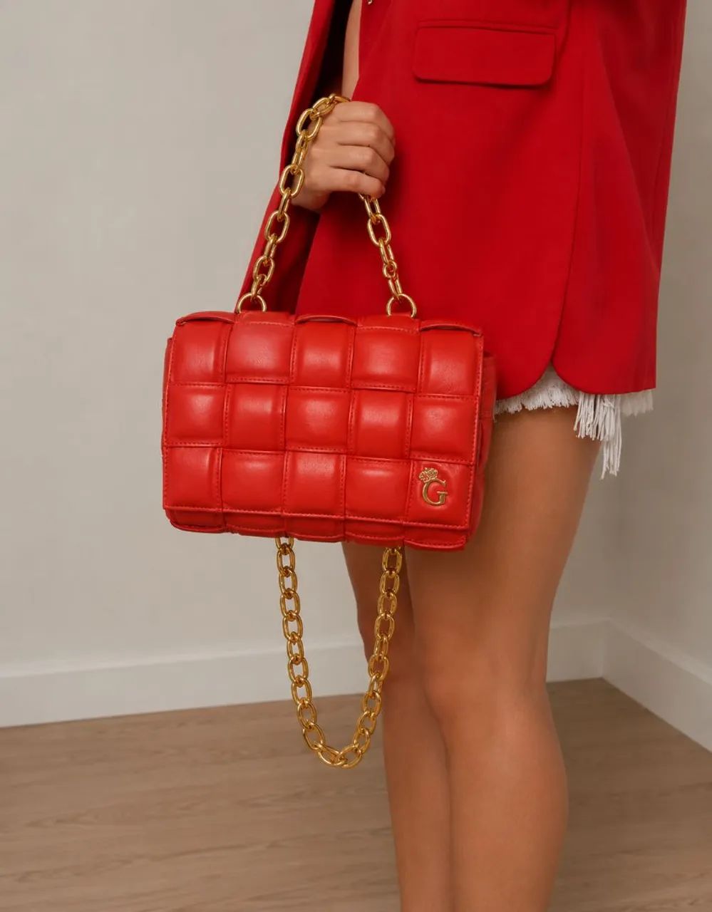 bolsa vermelha com corrente dourada - Foto 2