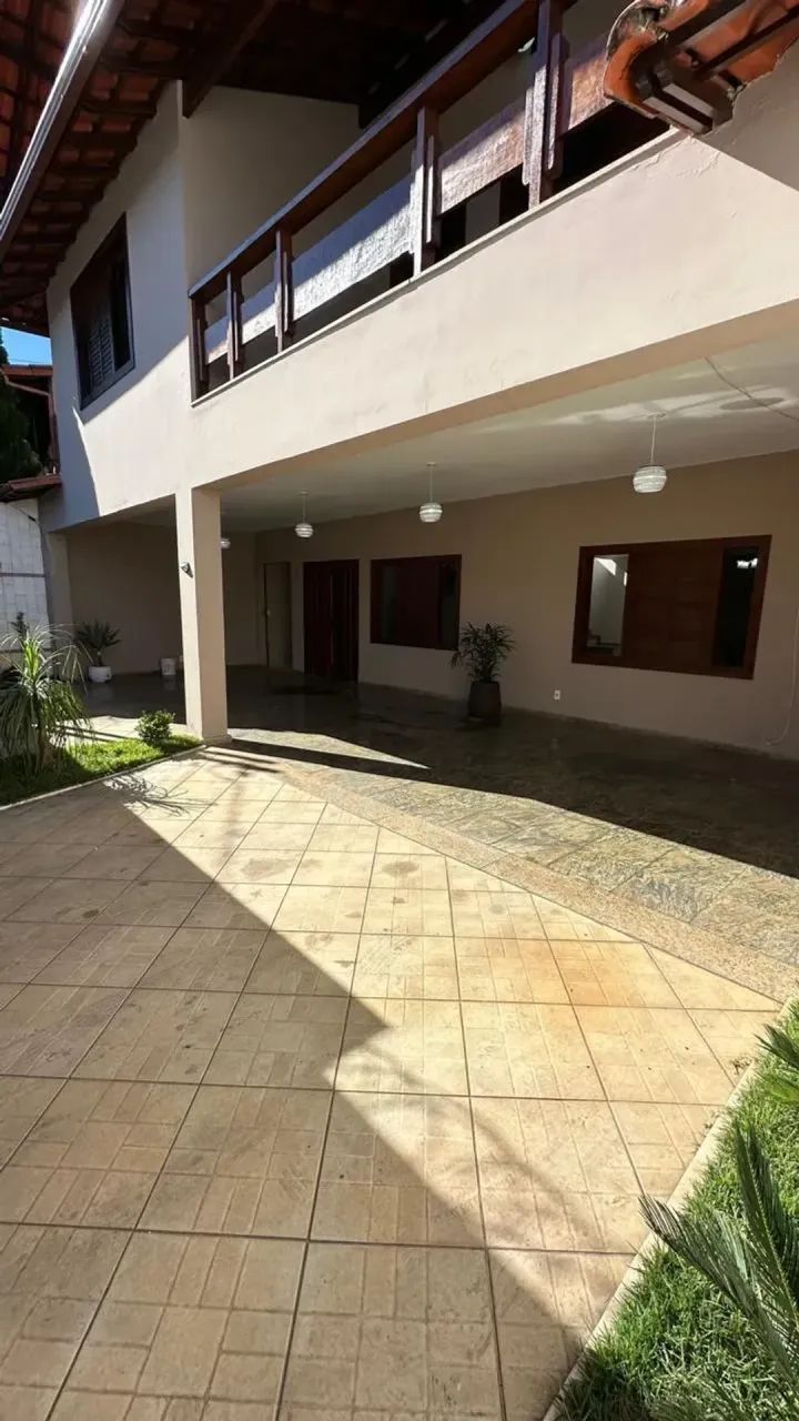 Casa com 4 Quartos, sendo 2 suítes, à venda, 400m² - Letícia