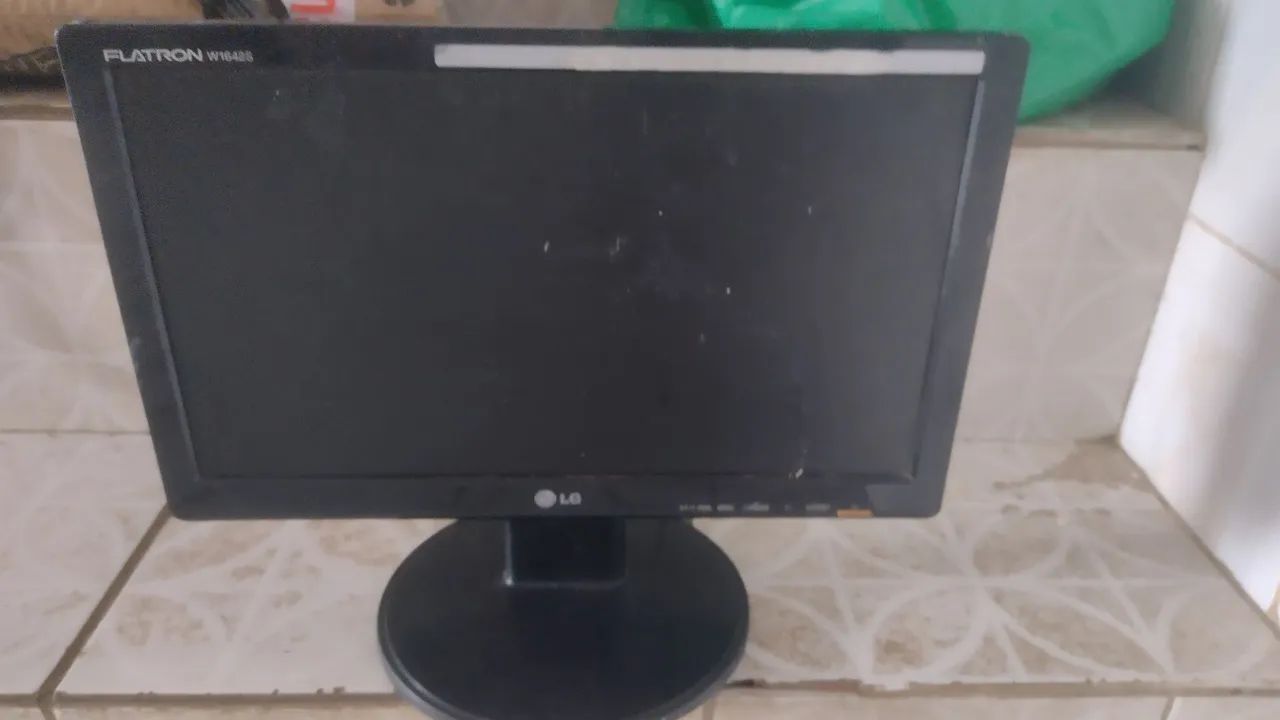 Monitor LG  COM DEFEITO   - Foto 3