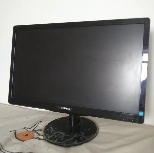 Monitor 24 polegadas Phillips - Com pequeno defeito (Desliga sozinho) - Foto 2