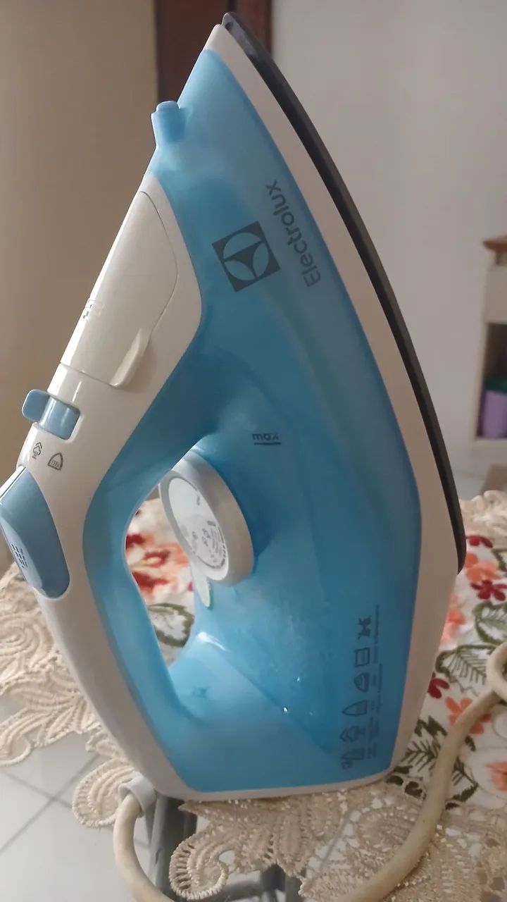 Ferro de passar Electrolux a vapor 220 volts