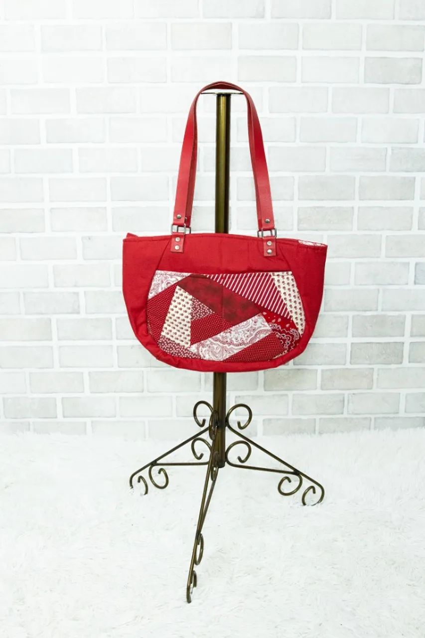Bolsa Vermelha em Tecido com Detalhe Patchwork - Seminova