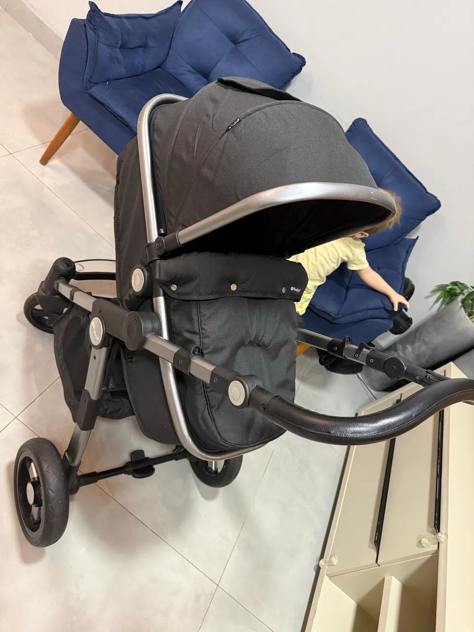 Vendo carrinho de bebê com bebê conforto  - Foto 2