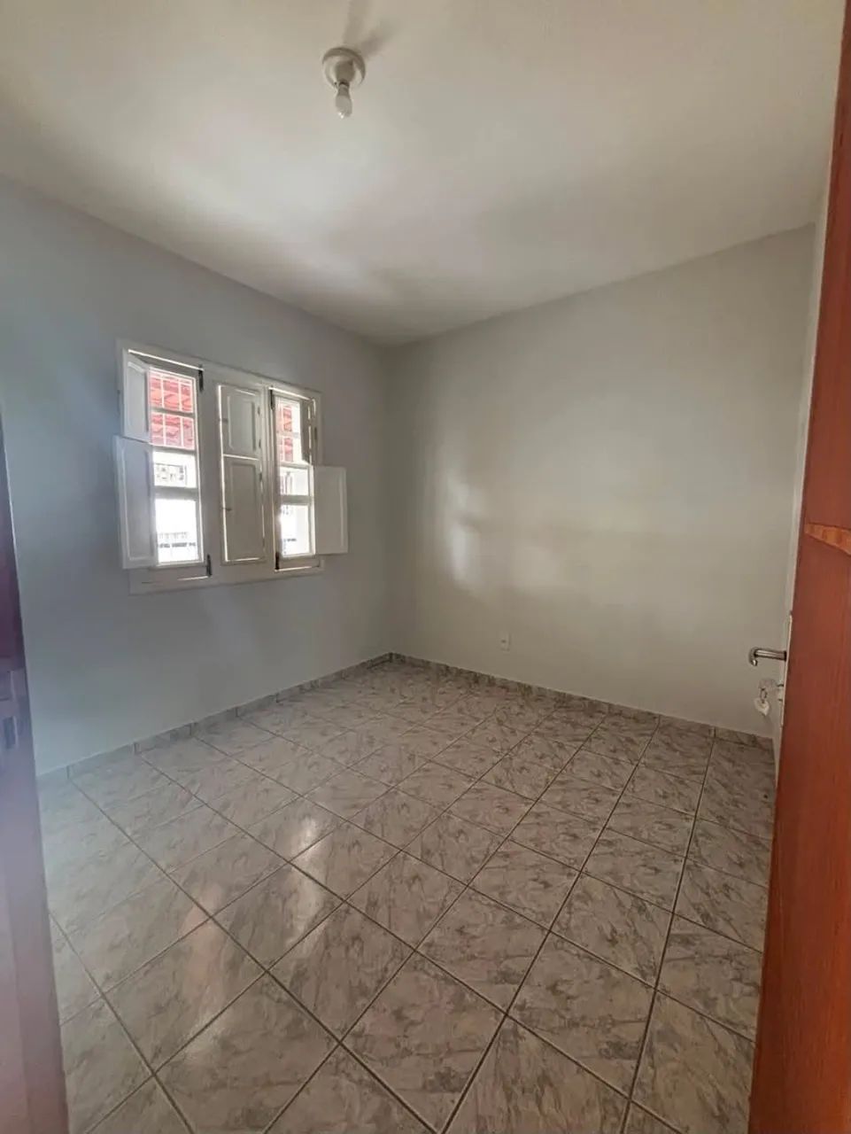 CASA AMPLA COM 3 QUARTOS E QUINTAL - - Foto 4