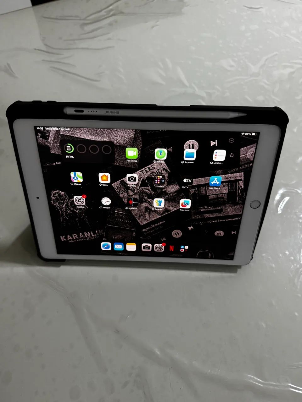 iPad 7 32gb + case original + caneta - Tablets e E-Readers - Santa