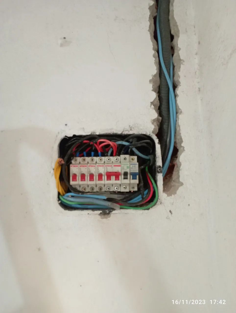 Eletricista *