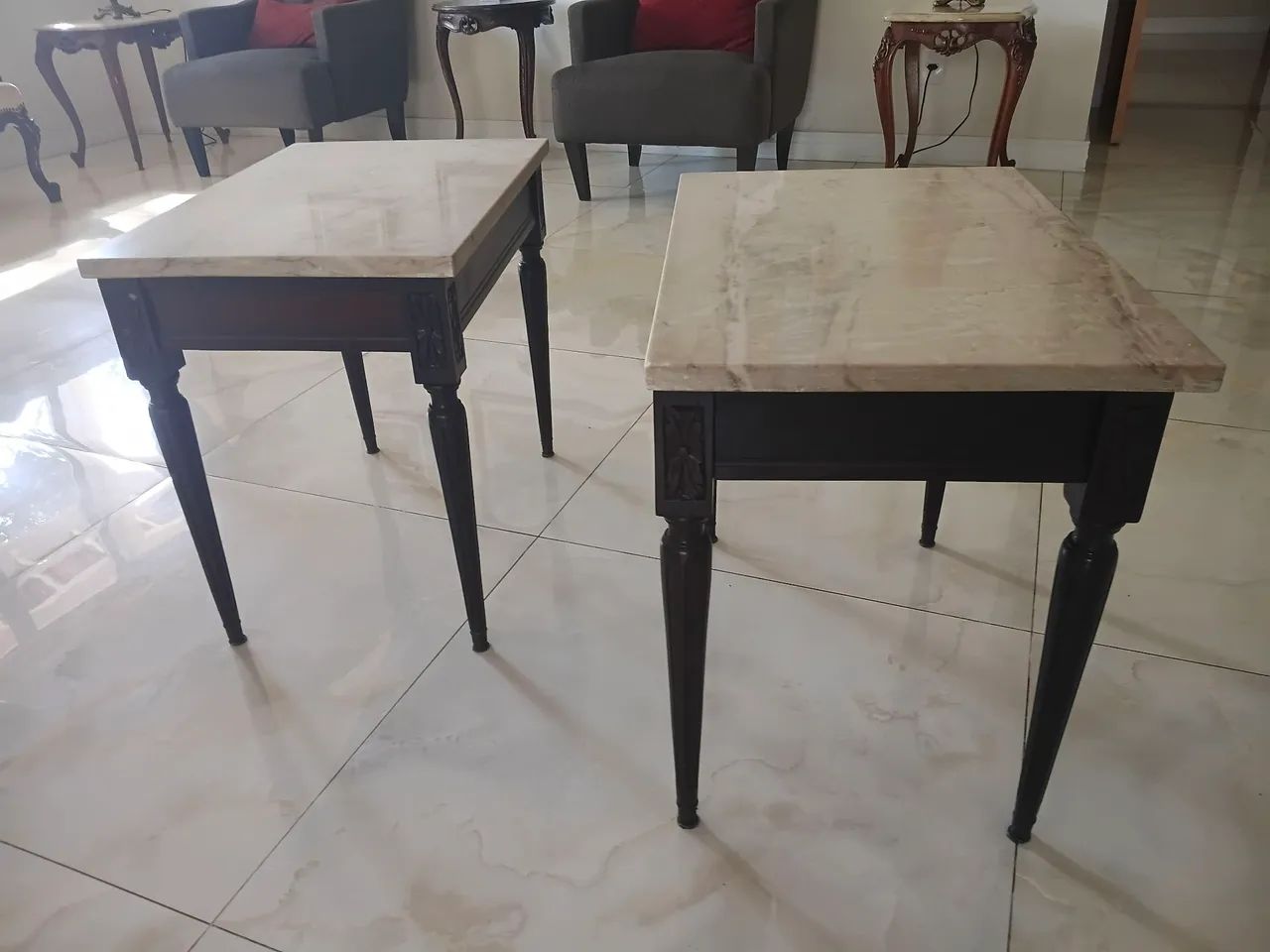 Duas mesinhas laterais - Foto 3
