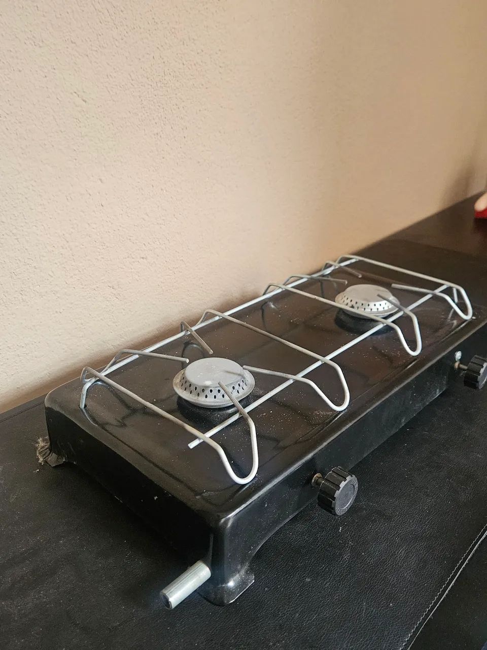 Forno simples e prático de 2 bocas preto