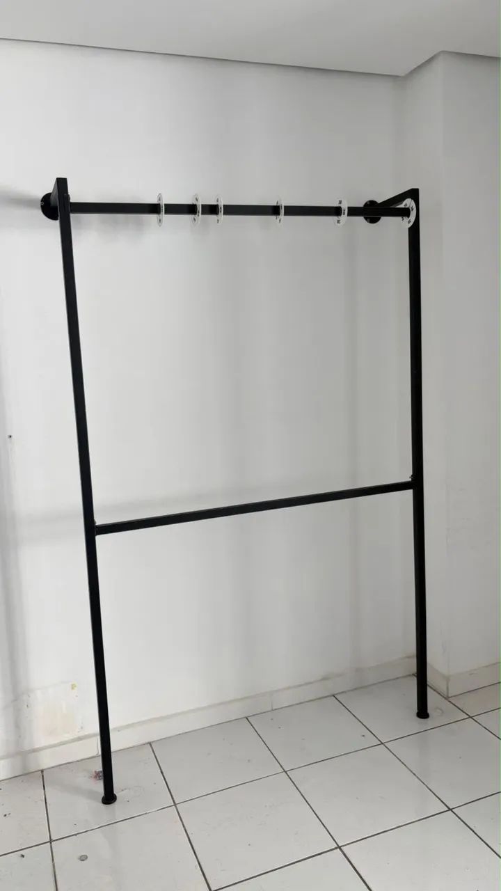 Arara de parede com 2 barras 