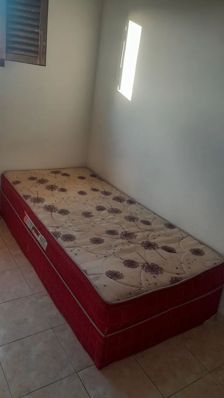 Vendo cama de solteiro 