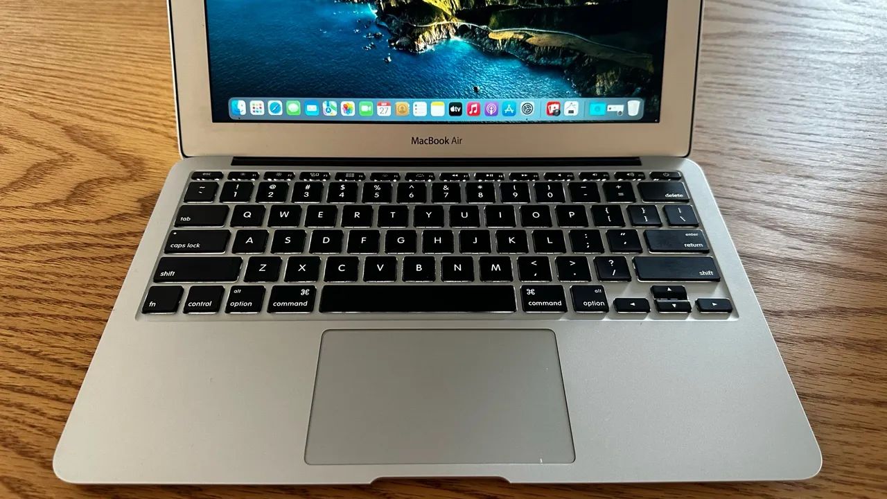 MacBook Air 11 2015 i5 4GB SSD 128GB + Caixa e Carregador