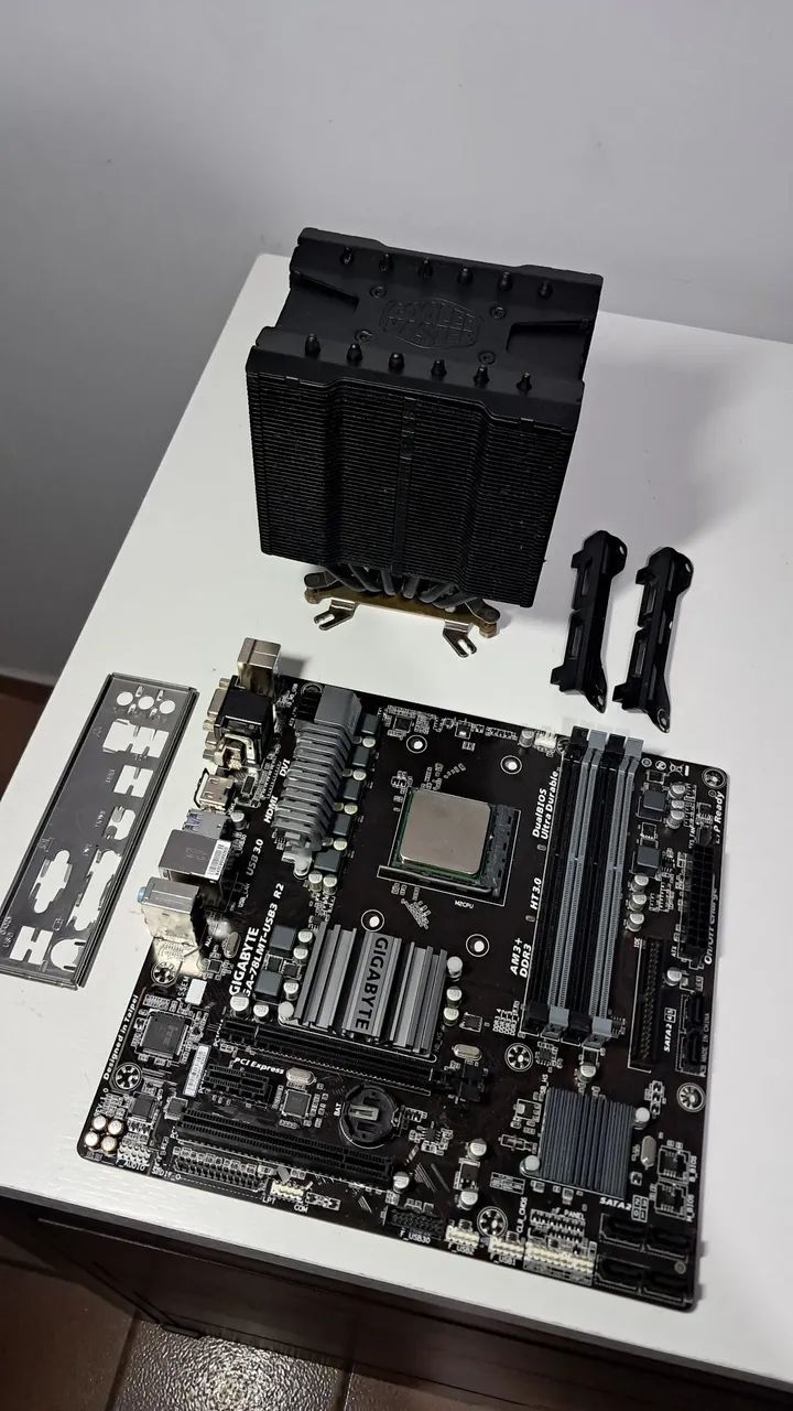 Kit FX8350 + Gigabyte GA-78LMT (Defeito)