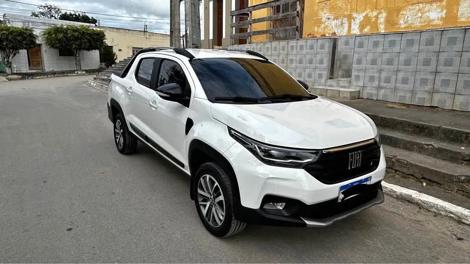 Fiat Strada Volcano automática 2025/2026 - Foto 2