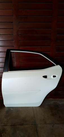 Porta traseira lado motorista Toyota Corolla 2016 2017